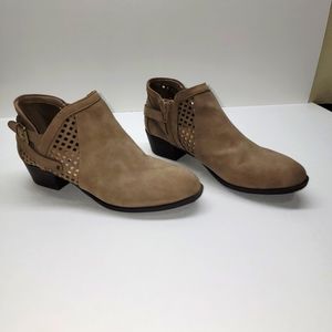 Andiamo ankle booties